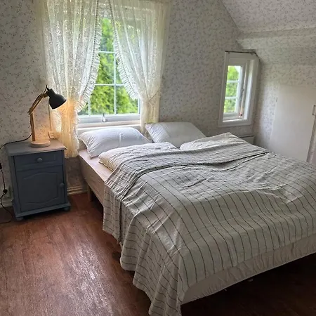 Hus Med Bat Og Sjohus Tysvaer
