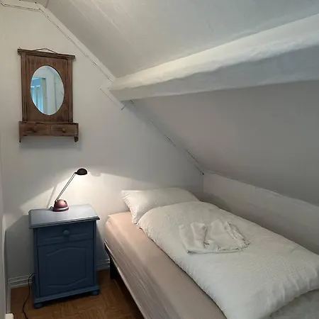 Hus Med Bat Og Sjohus *